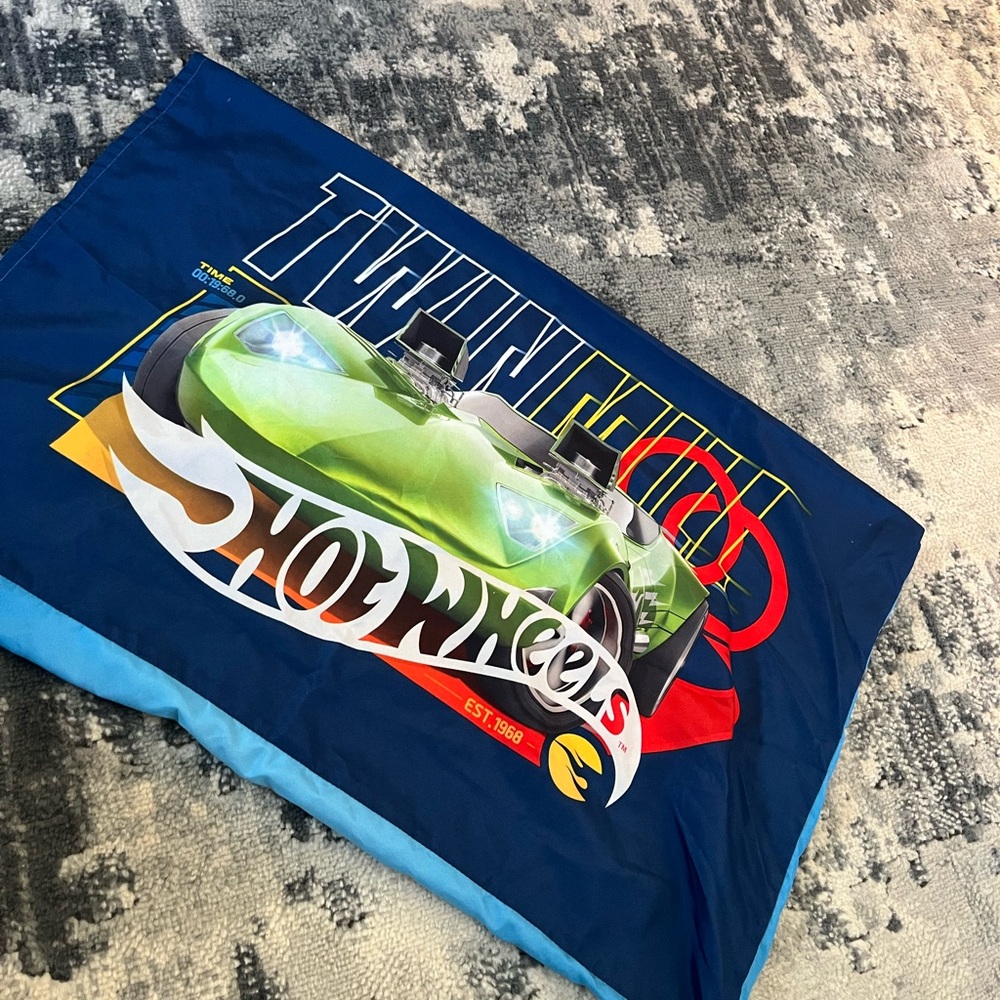 Hot Wheels bedding  Set - Blue and Green - Picture 5 of 6